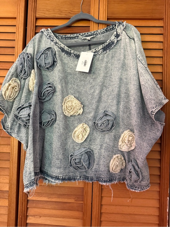 Oli & Hali Tops - Oli & Hali Acid Wash Oversized, Boxy Blue Floral Rosette Crop Top